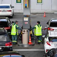 Lange wachtrijen en scheldende chauffeurs: het tekort aan benzine wordt alsmaar groter in Rusland