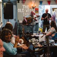 Het Britse platteland kleurt straks weer rood: ‘Het is tijd voor een serieuze regering’