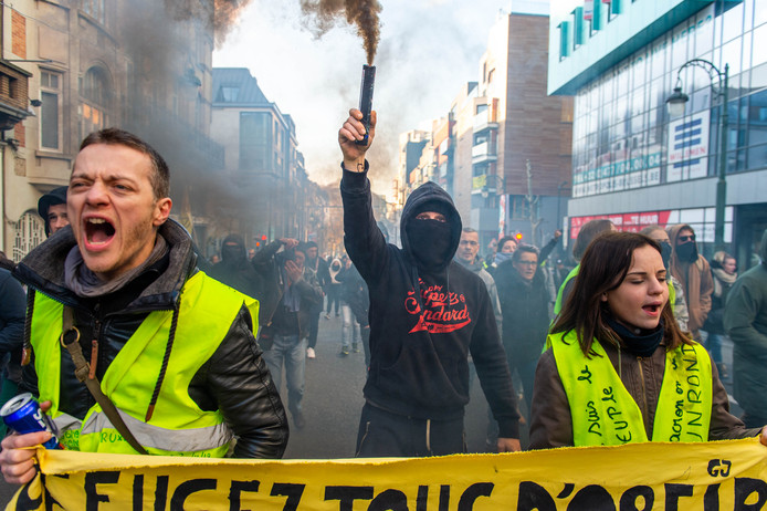 Environ 250 Personnes à La Manifestation Des Gilets Jaunes à