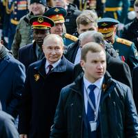 Zonen sneuvelen, mannen worden van straat geplukt en 113.000 Russen steken grens met Georgië over: de groeiende mobilisatiepaniek in Rusland