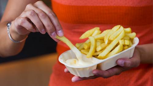 De twee beste Vlaamse frituristen leggen uit hoe je de lekkerste frietjes maakt