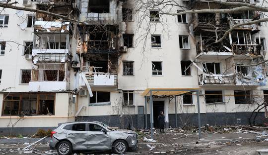 Oekraïense droneaanval op door Rusland bezette marinestad Sebastopol, ook aanvallen op oliedepot en -raffinaderij