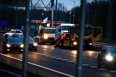 Vertraging op A73 door ongeluk bij Haps en gekantelde vrachtwagen bij Malden
