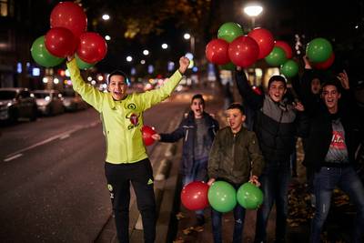 Marokkaanse voetbalfans vieren oorverdovend feest in grote steden: ‘Eindelijk!’