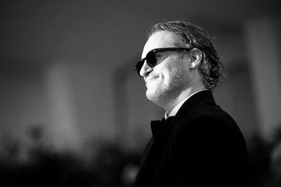 Joker juichend onthaald in Venetië: ‘Lach gaat door merg en been’