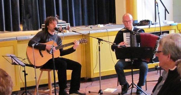 Zanger Antoon van Aken brengt ode aan ouders in Driels dialect - BD.nl