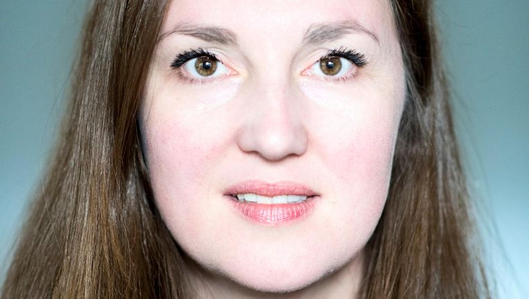 Al sinds haar 25ste zit Fleur dagelijks met terroristen om tafel - Volkskrant