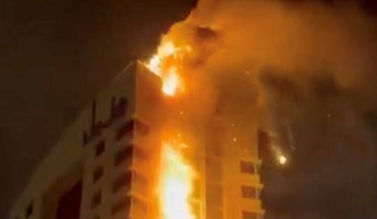 ‘Opvolger voor ayatollah Khamenei aangewezen’ • Toren in Koeweit staat in brand na Iraanse droneaanvallen