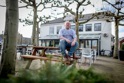 Vader heeft corona, zoon stelt klanten Eetcafé Melkbeernke in Denekamp gerust