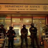 Maduro gedetineerd in Brooklyn, New York • Vicepresident Rodríguez neemt presidentschap tijdelijk over