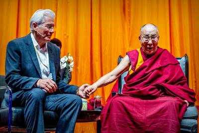 Zegen dalai lama voor kind van Richard Gere