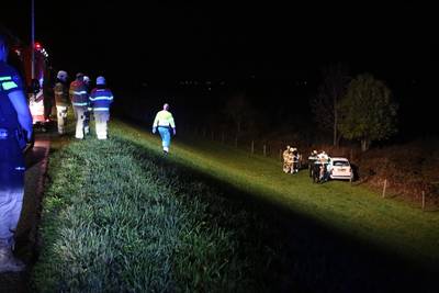 Automobiliste rijdt Drielse Rijndijk af en raakt gewond