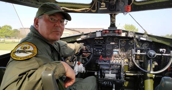 Laatste glimp zien van B-17 bommenwerper Sally B. op vliegshow - Eindhovens Dagblad