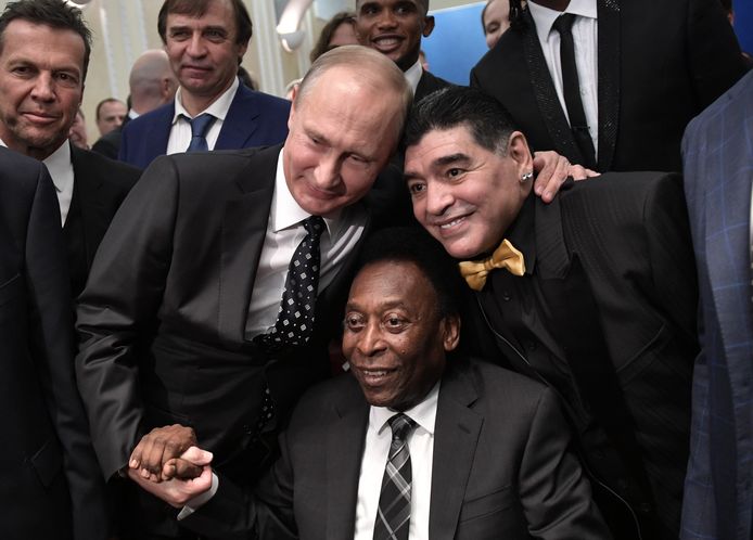Vladimir Poutine, Pelé (au centre)  et Diego Maradona le 1er décembre 2017 à Moscou