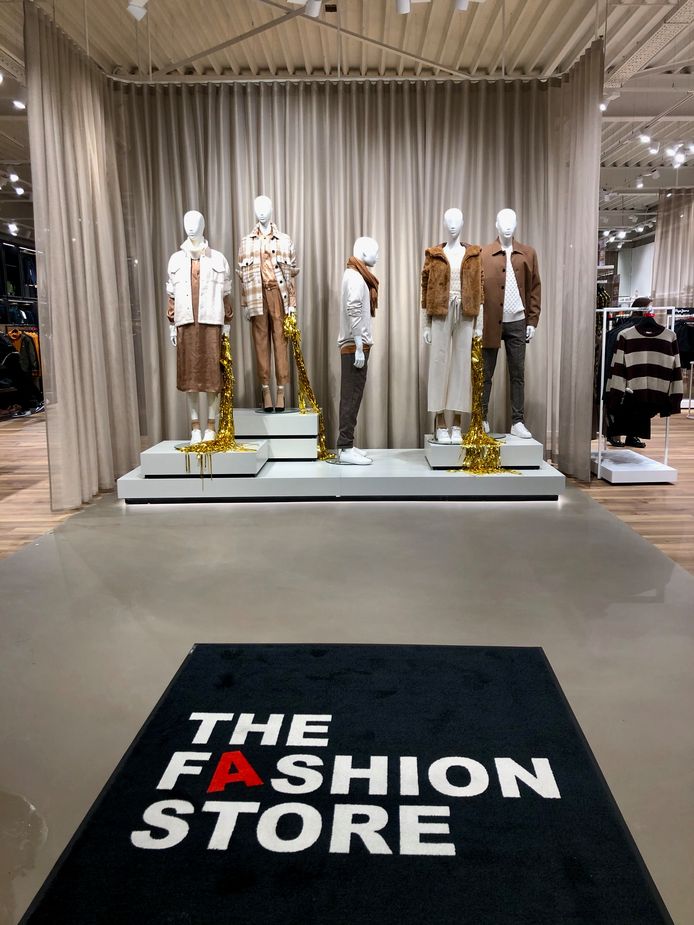 Gloednieuwe The Fashion Store opent deuren meer dan 800 Gloednieuwe The Fashion Store opent deuren meer dan 800