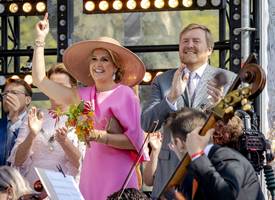 Zien: déze beelden van de dansende koning op Koningsdag