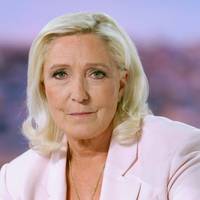 Marine Le Pen blijft ondanks veroordeling presidentskandidaat: ‘Ik ben kandidaat, zonder enkelband’