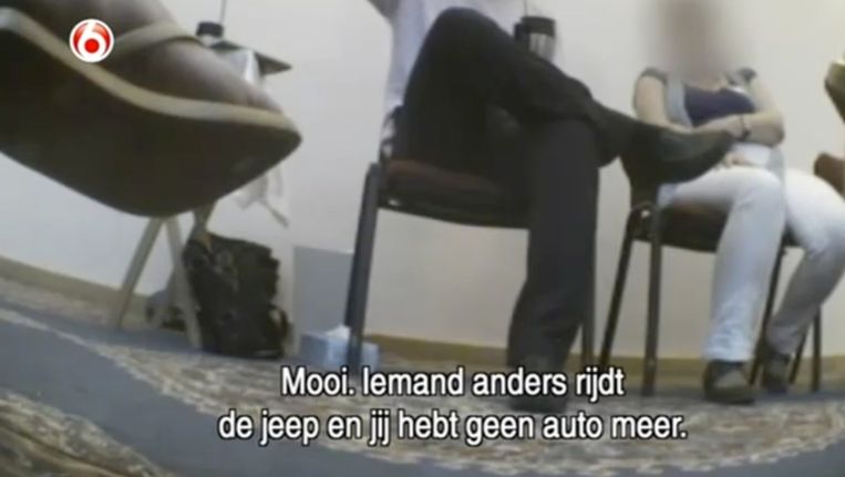 Fragment uit de aflevering van SBS 6-programma Undercover in Nederland waarin presentator Alberto Stegeman undercover ging bij Miracle of Love. Beeld 