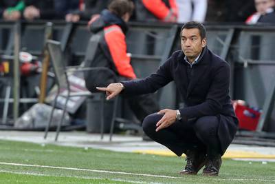 Van Bronckhorst gelooft nog in titel