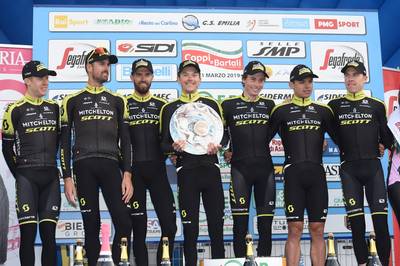 Mitchelton-Scott wint tijdrit Coppi e Bartali