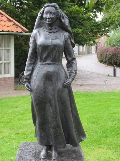 Bronzen beeld Antje de Waaij in Dreischor weer gestolen