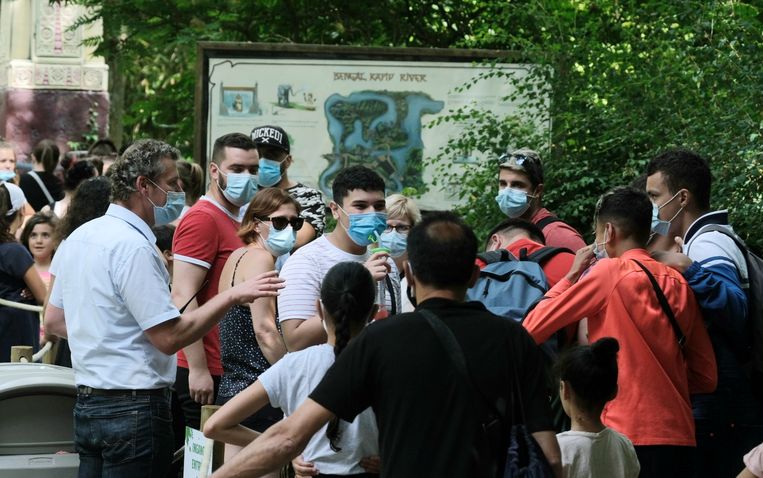 Bellewaerde kijkt streng toe op het dragen van mondmaskers.