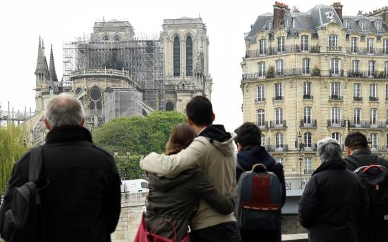 De brand in de Notre-Dame is voor heel Frankrijk ‘een cultureel 9/11’