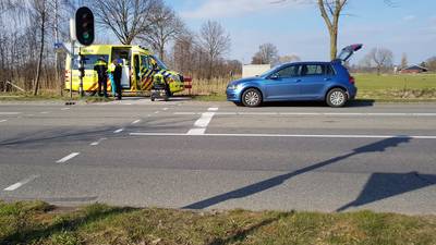 Man naar ziekenhuis na aanrijding auto en scootmobiel op oversteekplaats