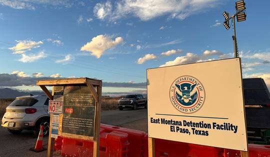 Overbevolkt, te weinig eten en geen medicatie: gedetineerden getuigen over schrijnende omstandigheden in ICE-detentiecentrum in El Paso