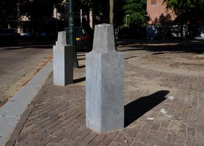 Den Haag haalt gloednieuwe betonpaaltjes weg omdat Glazen Koets er niet langs kan