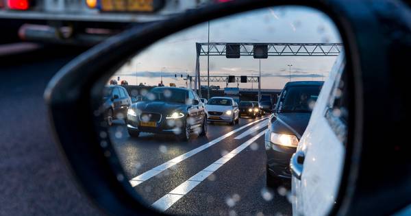 Forse file op A1 naar Deventer door ongeluk bij Bathmen.