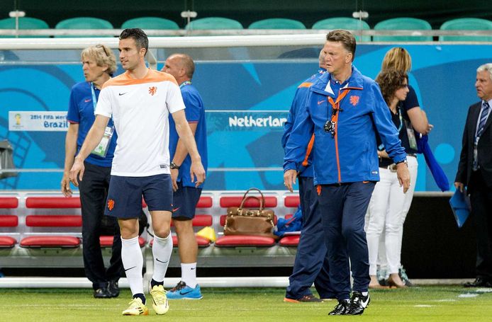 Van Persie Belooft Handtekening Onder Tattoo Sport Ad Nl