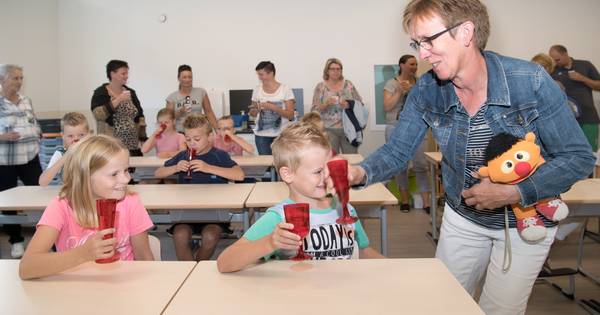 Lutten neemt nieuwe school feestelijk in gebruik | Hardenberg - De Stentor
