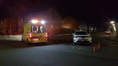 Auto van Handhaving botst met fietser in Ede