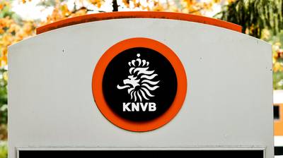 KNVB praat met arbiters over VAR