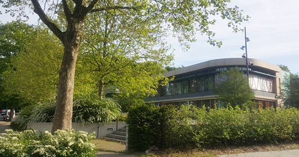 Dak gemeentehuis krijgt 243 zonnepanelen in Made | Oosterhout - BN DeStem