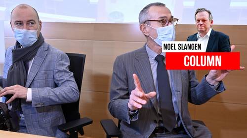 Slangen op maandag. Als men ergens durf moet tonen, is het nu in de vaccinatiestrategie