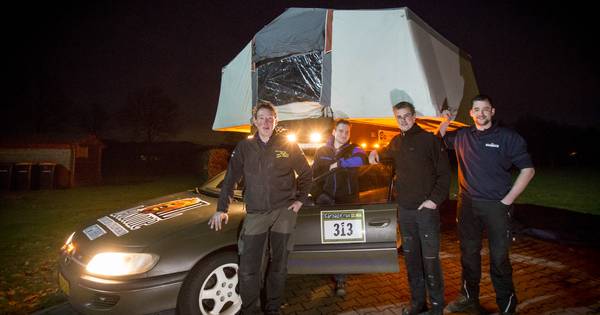 Vier Albergenaren in oude Opel naar Oostblok: 'Slapen op de auto' - Tubantia
