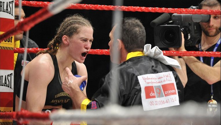 Delfine Persoon Wint Van Nummer Vijf Van De Wereld Op