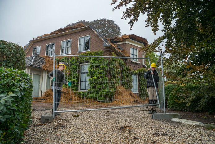 De brand in de villa in Voorst laat zaterdag nog flinken sporen na.