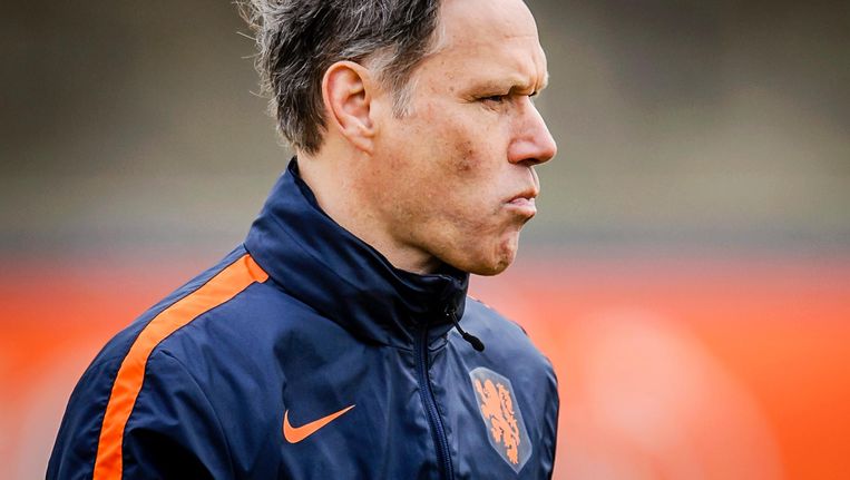 Chaos Bij Knvb Ook Van Basten Vertrekt De Volkskrant