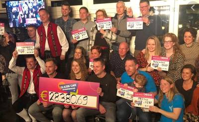 Glazen Café Bornerbroek haalt recordbedrag van 28.381 euro binnen