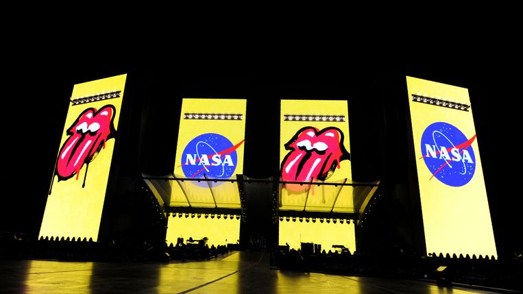 De logo’s van The Rolling Stones en van Nasa werden gisteren voor de start van het concert van The Rolling Stones op grote schermen afgebeeld. 