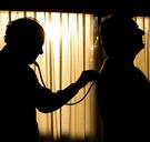 Een maand om te herstellen van een hartinfarct: mag de regering bepalen hoe lang u ziek bent?