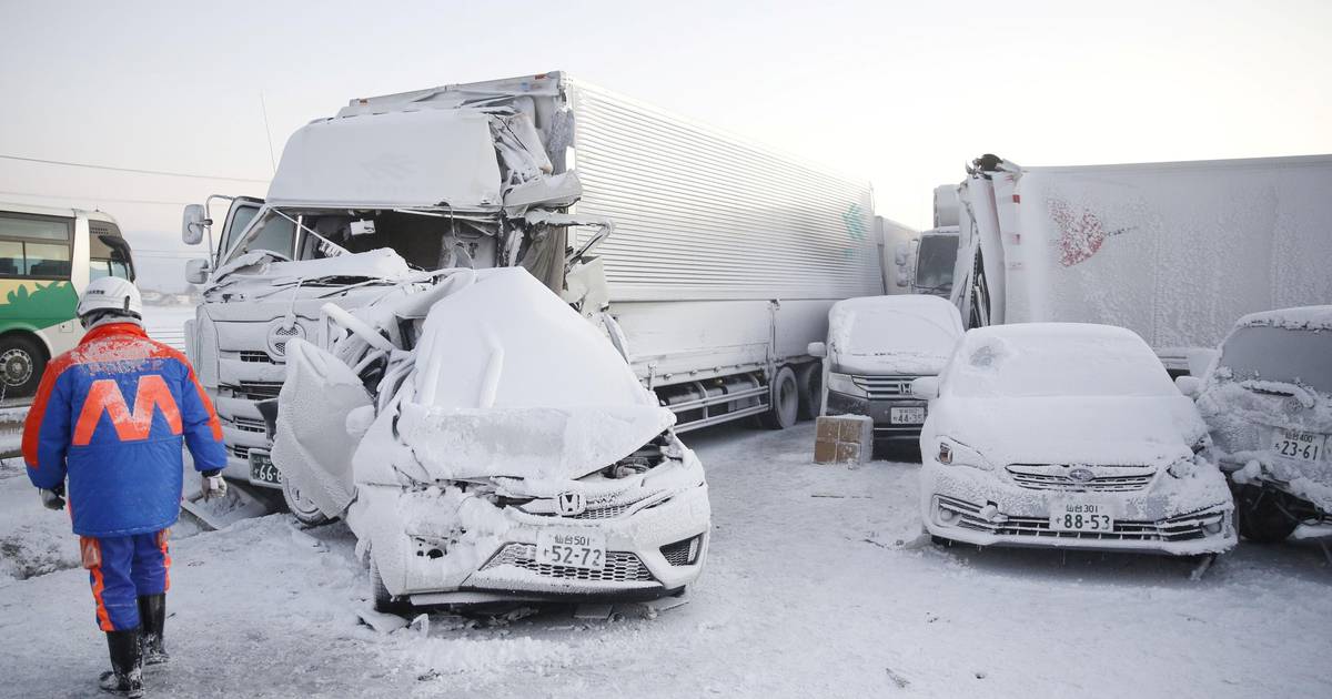 Grote kettingbotsing in Japan tijdens sneeuwstorm: dode en 12 gewonden.