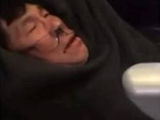 Man die uit vliegtuig werd gesleurd: gebroken neus, kapot gebit en hersenschudding