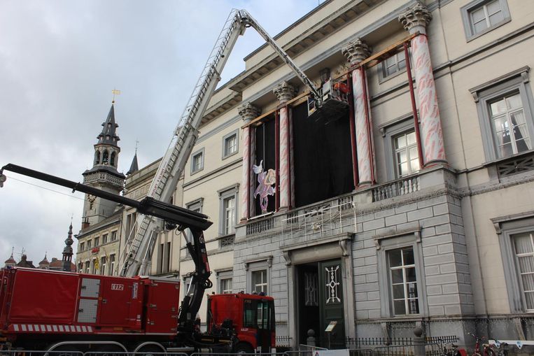Oud stadhuis in carnavalskleed Aalst Regio HLN