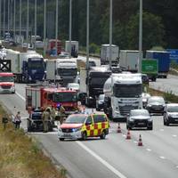 E40 in Aalst om 1 uur terug vrijgegeven na ongeval vrachtwagens met slachtafval