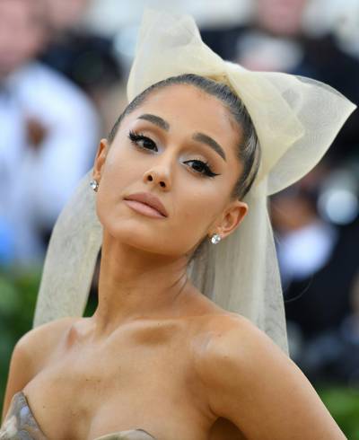 Ariana Grande gewond geraakt tijdens Carpool Karaoke