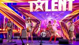 Glock ‘45 brengt een uitbundige mix van country-satire en rock-’n-roll